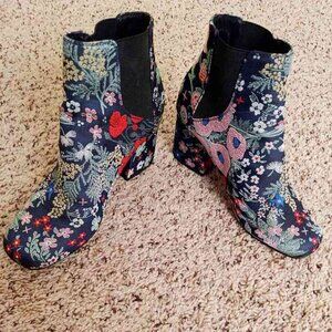 Indigo Floral Tapestry Booties Size 7.5